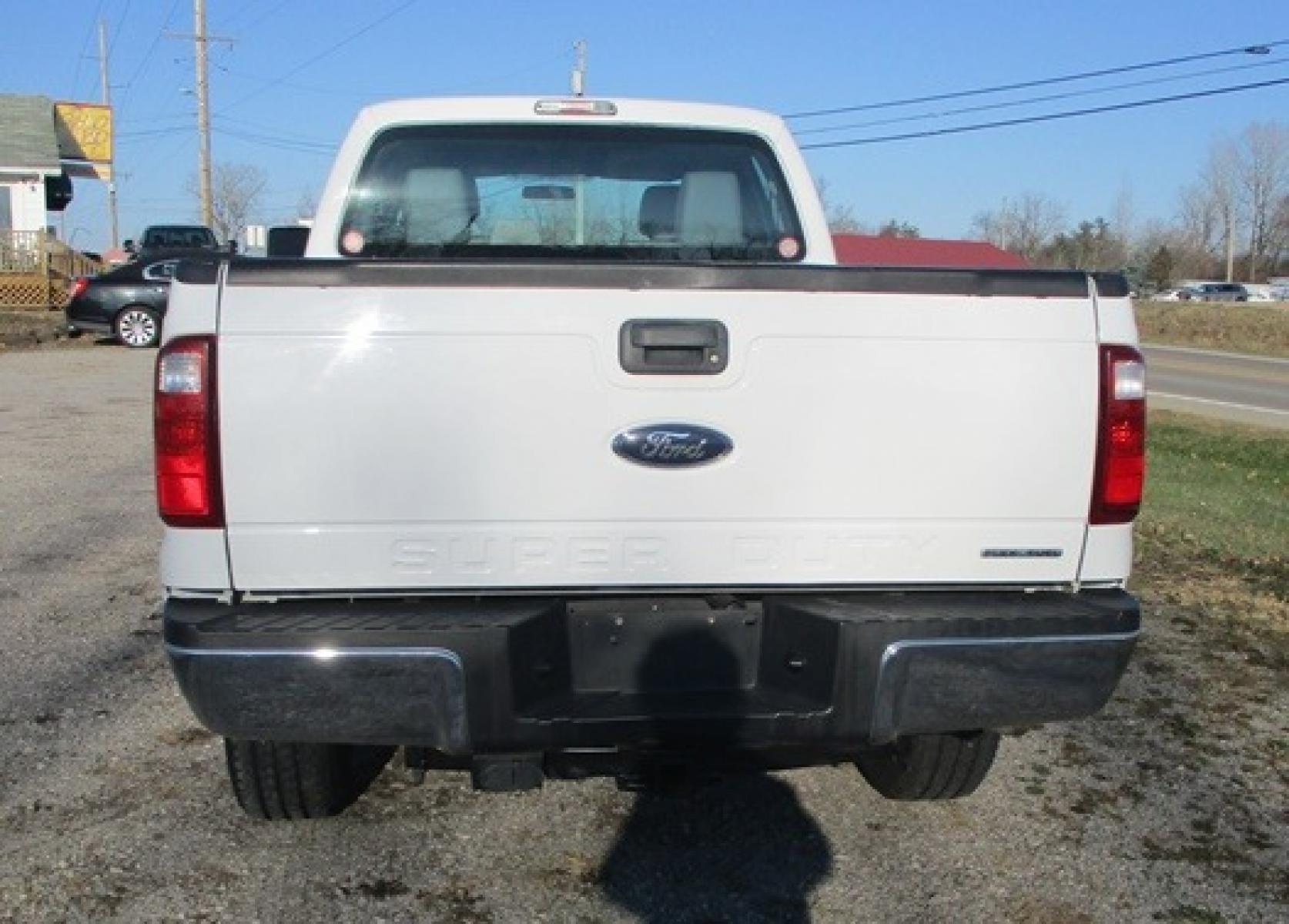 2016 White /Gray Ford F-250 SD (1FT7W2B60GE) with an 6.2 V8 engine, Auto transmission, located at 1725 US-68 N, Bellefontaine, OH, 43311, (937) 592-5466, 40.387783, -83.752388 - 2016 FORD F250 “SUPER DUTY” w/”APPEARANCE PKG” XL CREW CAB 4x4 6.2 V8, AUTO, White/Gray, AMFM/CD, Power Mirrors, Power Windows, Power Locks, Power Brakes, Power Steering w/tilt/cruise, Trailer Package w/bumper & bed hitch, Electric trailer brake, Bed Liner, Chrome Bumpers, Chrome Tube Steps - Photo #5